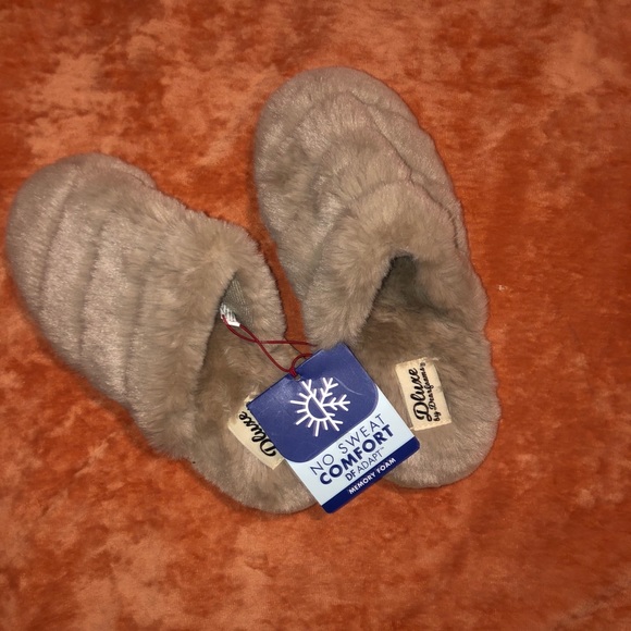 Slippers - Picture 4 of 4